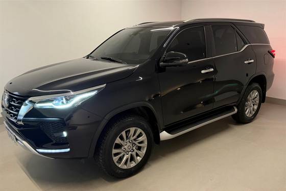 TOYOTA HILUX SW4 2.8 D-4D TURBO DIESEL SRX 7L 4X4 AUTOMÁTICO